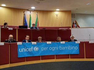 Genova, presidente Balleari agli studenti presenti in consiglio regionale: "Coltivare la democrazia è il miglior investimento"