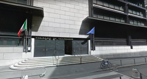 Genova, rinvio a giudizio per i poliziotti e l'assicuratore a processo per gestione illecita di risparmi online