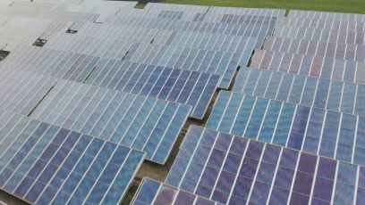 Rinnovabili, ecco dove si potranno installare gli impianti: dalle cave ai parcheggi, fino alle aree industriali