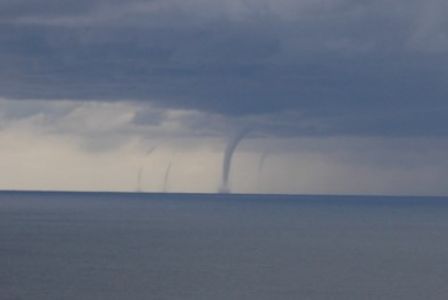 Portofino: quattro trombe d'aria al largo del Borgo, in una giornata livida e fredda