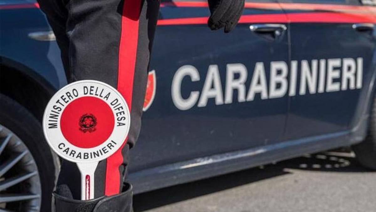 Montoggio, accoltella l'ex compagna e fugge, intervengono i carabinieri: è caccia all'uomo