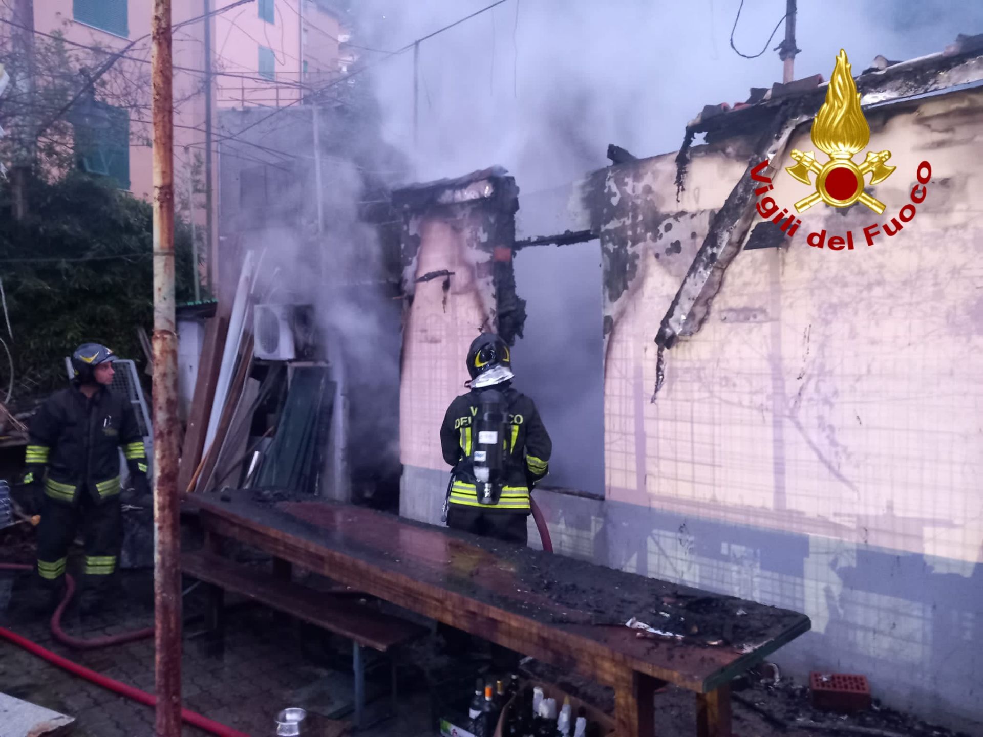 Genova, incendio distrugge il circolo ricreativo di via Berghini