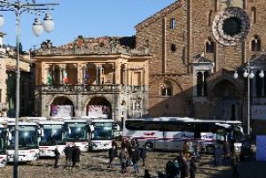 S.T.A.R. presenta 20 nuovi bus Mercedes da destinare a noleggio e tratte aeroportuali