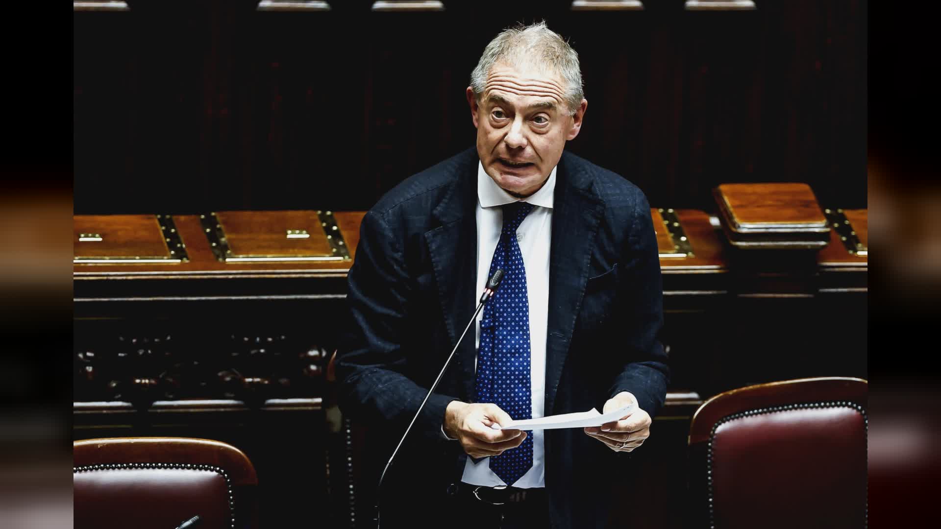 Ex Ilva, Urso alla Camera: "Nessuna chiusura. Stato pronto a intervenire, decarbonizzazione resta centrale"