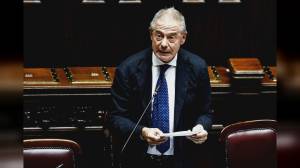 Ex Ilva, Urso alla Camera: "Nessuna chiusura. Stato pronto a intervenire, decarbonizzazione resta centrale"