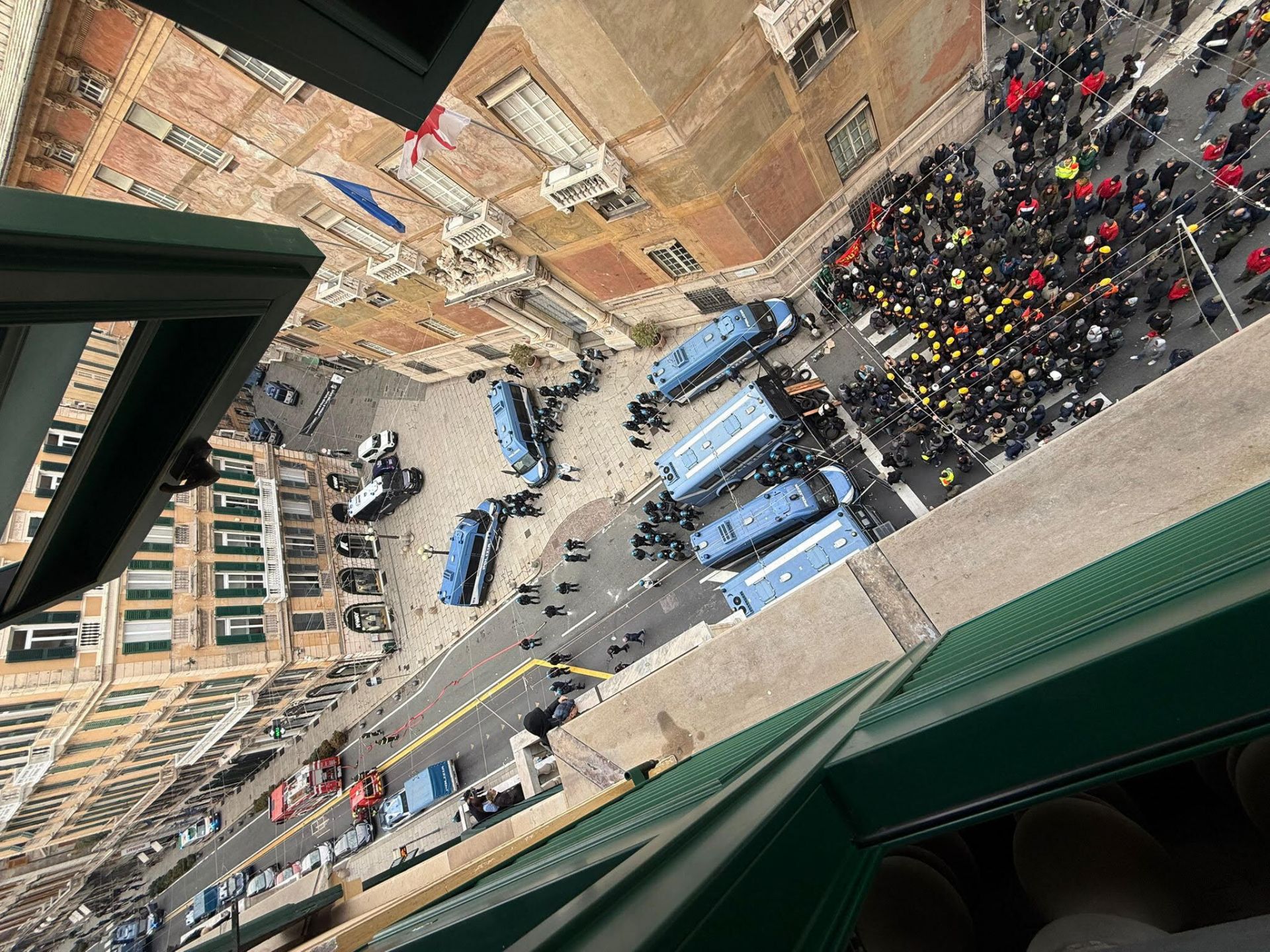 Corteo ex Ilva, Anpi Genova: "Inaccettabile griglie e lacrimogeni per i lavoratori come al G8"