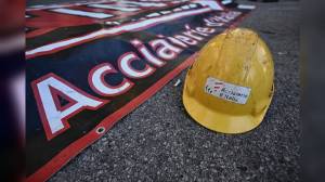 Ex Ilva, tensioni tra sindacati. Uilm: "Calci e pugni a nostri dirigenti da uomini con felpa Fiom". Palombo: "No comment, ci sono sedi opportune"