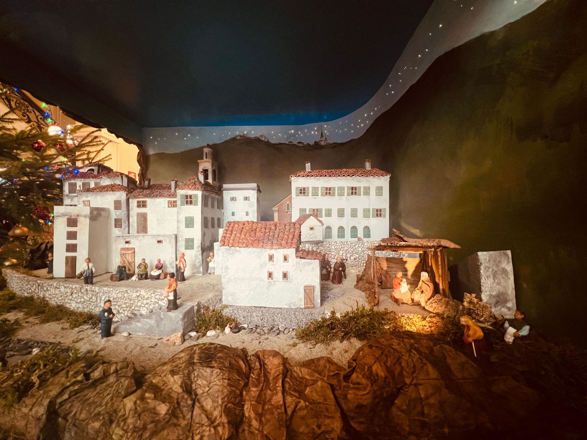 Genova, inaugurato il presepe di Regione Liguria: tradizione e comunità al centro delle celebrazioni natalizie