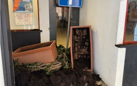 Chiavari: vandalizzata Sala Gramsci, sede del Pd. La condanna della politica e delle istituzioni