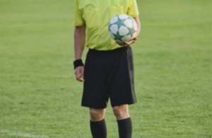 Genova: giovane arbitro viene aggredito da calciatore. Entrambi a processo