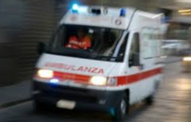 Genova: ambulanza investe 12enne davanti a scuola, gravissimo al Gaslini