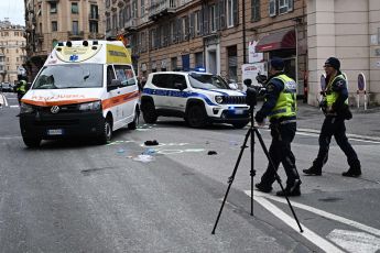 Genova: ambulanza investe 12enne davanti a scuola, gravissimo al Gaslini