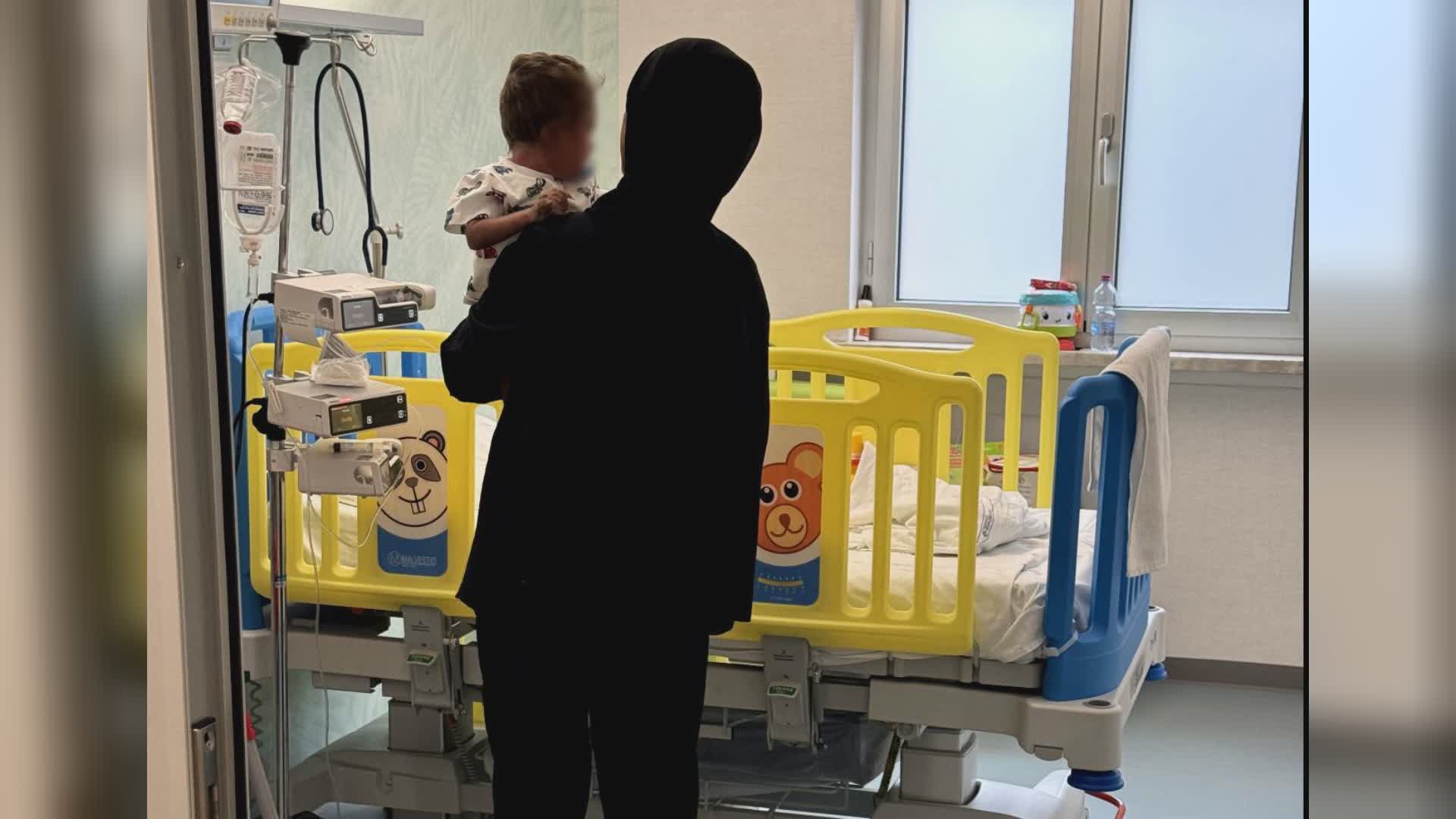 Genova, bimba di Gaza trasferita al Gaslini per cure specialistiche: con lei madre e sette fratelli