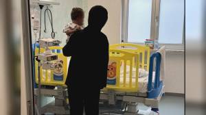 Genova, bimba di Gaza trasferita al Gaslini per cure specialistiche: con lei madre e sette fratelli