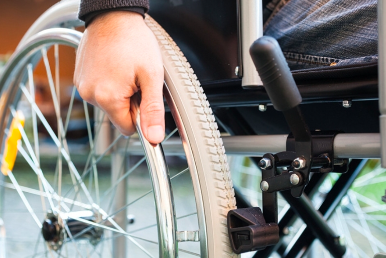 Genova: anziano morto cadendo dalle scale di una RSA, giudice dispone nuove indagini