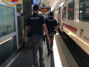 Genova, proseguono i controlli straordinari della Polizia di Stato nel medio-ponente cittadino