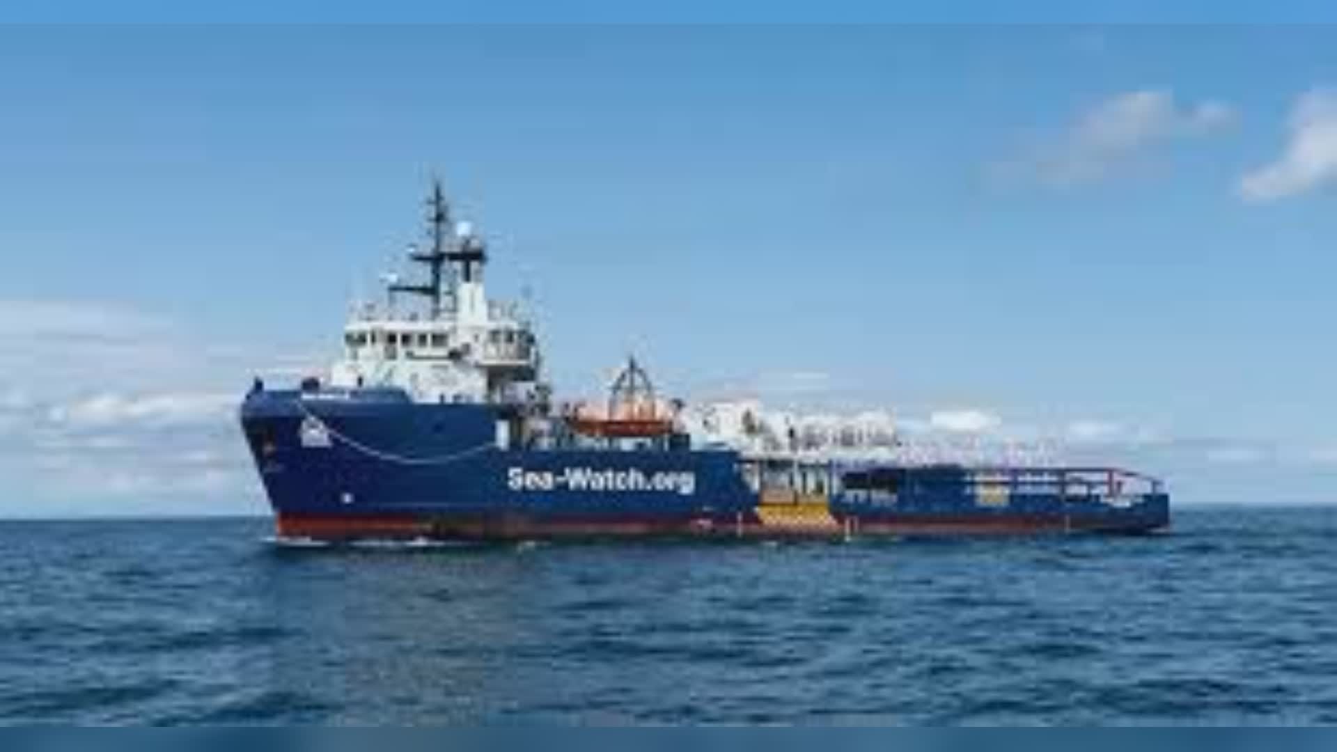 Sea Watch 5 attesa a La Spezia: a bordo 69 migranti, parte resterà in Liguria