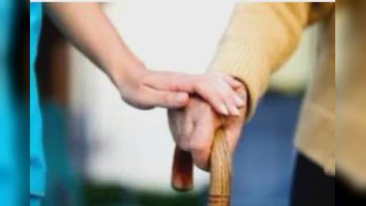 La Spezia: si fa invitare a casa di un anziano e lo deruba, arrestata