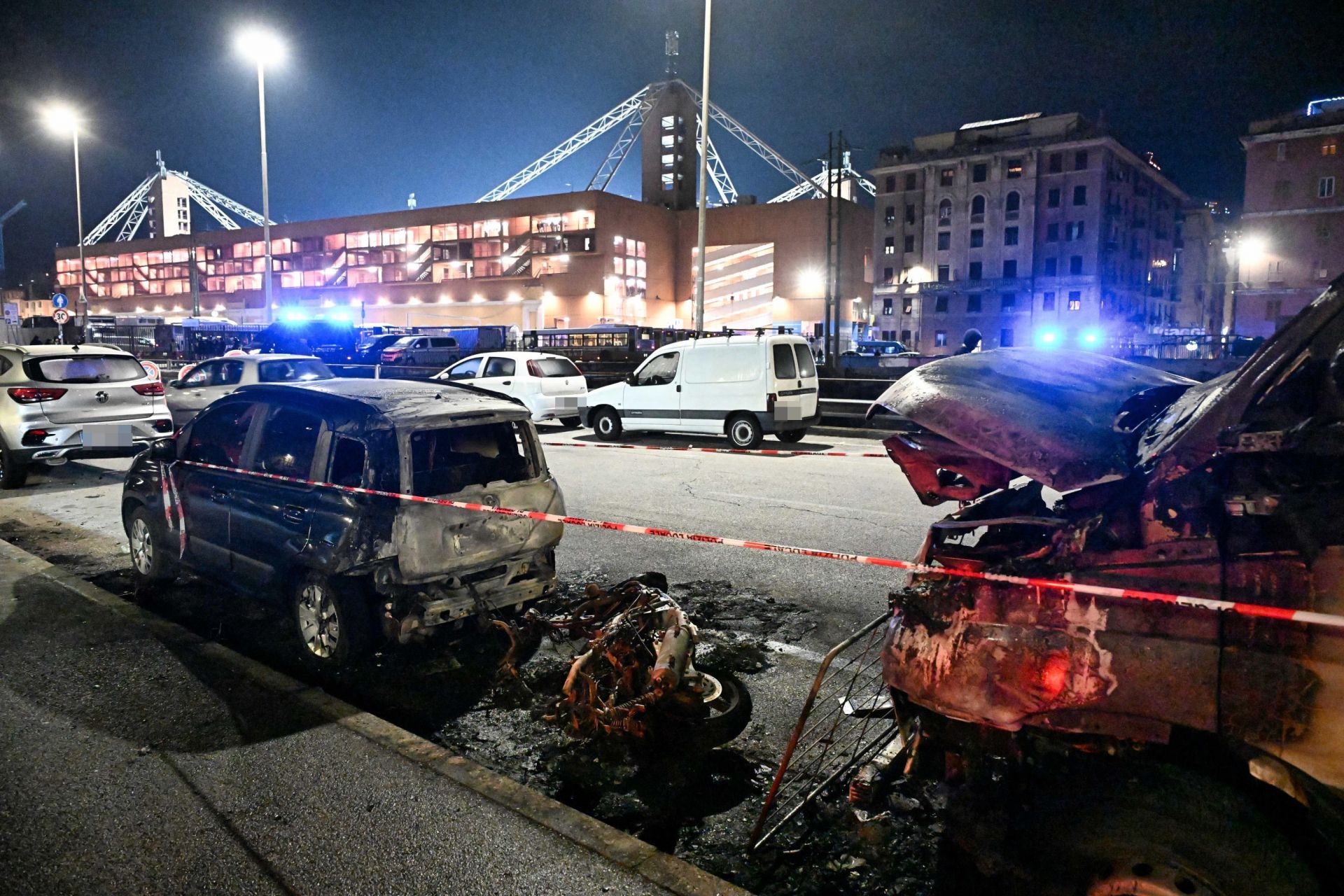 Scontri prima di Genoa-Inter, sale a 15 il numero degli agenti feriti