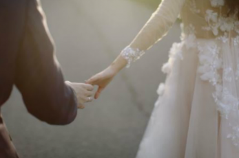 Dal divieto di avvicinamento alle nozze: tutto in una notte, rappacificazione e matrimonio