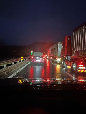 A7, l'esasperazione dei pendolari: una nuova mattina da incubo e nessuna corsia d'emergenza sanitaria