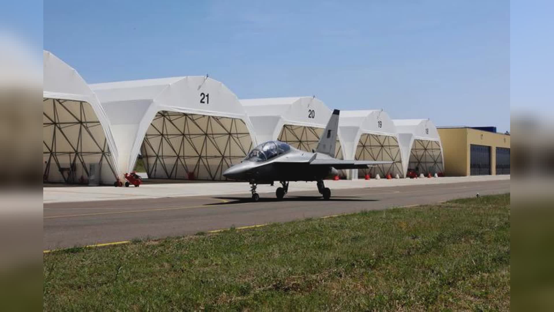 Leonardo fornirà 12 M-346 all’Austria: firmato il contratto per i nuovi jet multiruolo