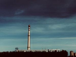 Carbone in lieve ripresa nel 2025, poi in calo fino al 2030: rinnovabili e gas riducono il suo ruolo