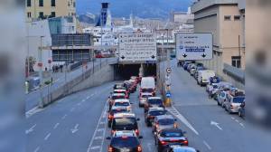 Genova, mattinata nera per gli automobilisti: raffica di incidenti e traffico impazzito