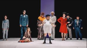 Capodanno a teatro tra Fantozzi e Woody Allen: risate, circo e commedia per salutare il nuovo anno