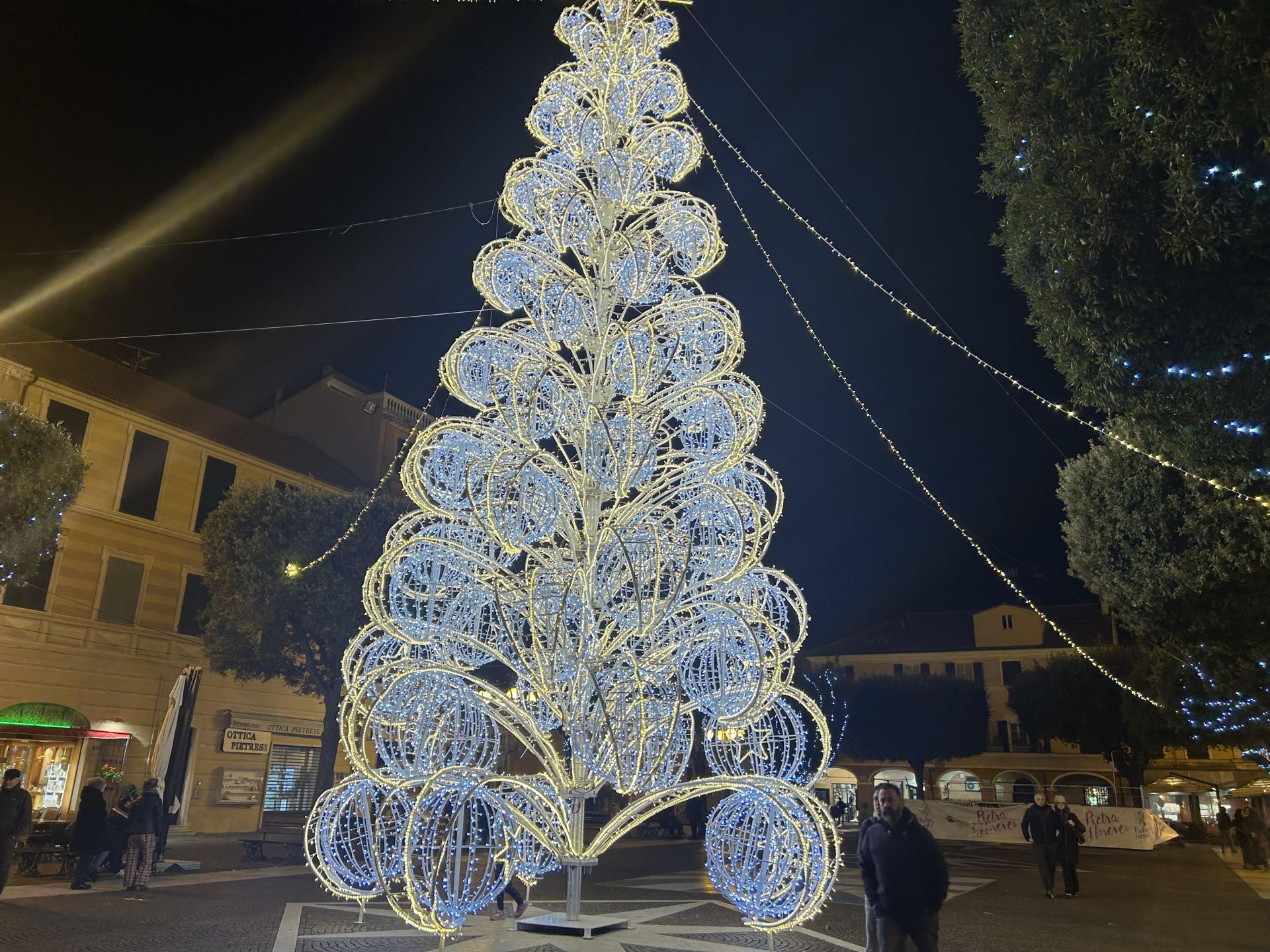 Pietra Ligure: via alle festività con Confuoco, premio al cittadino dell'anno e Benvenuti in Liguria 