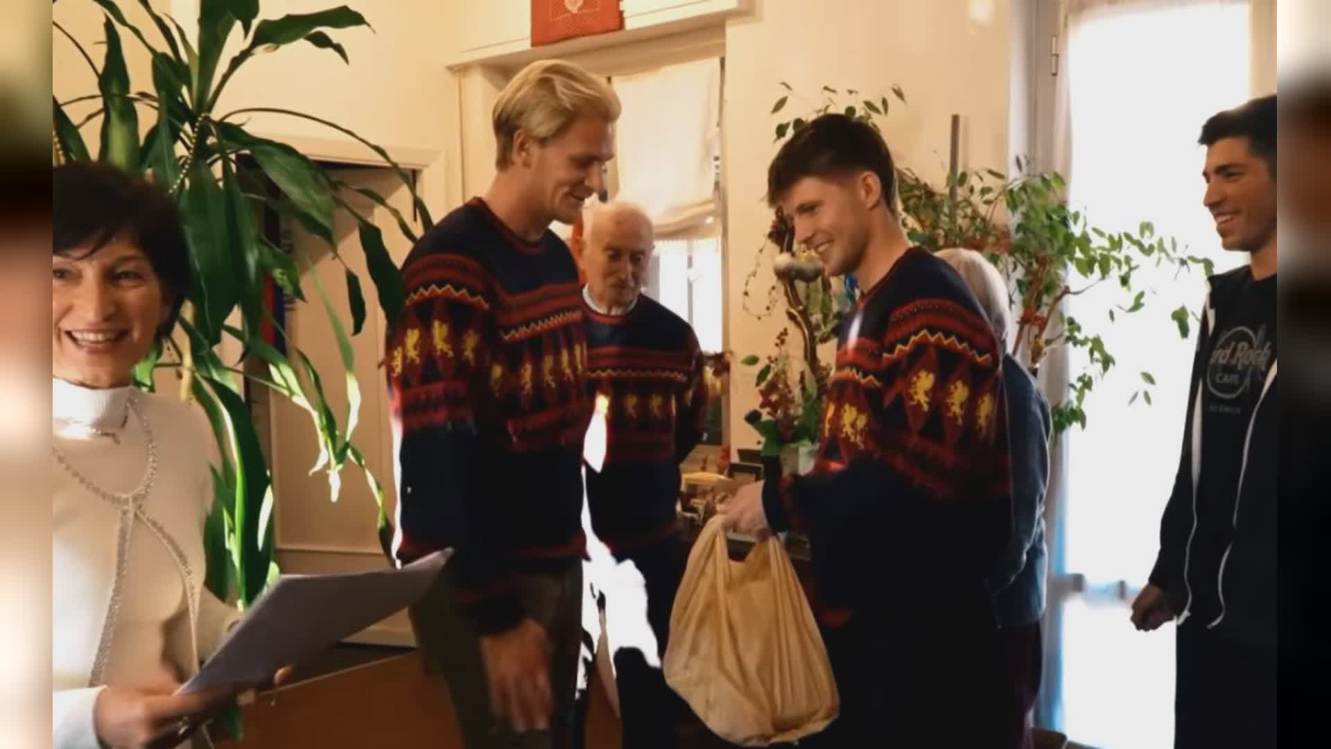 Natale in casa Genoa: i giocatori portano regali speciali agli abbonati (VIDEO)