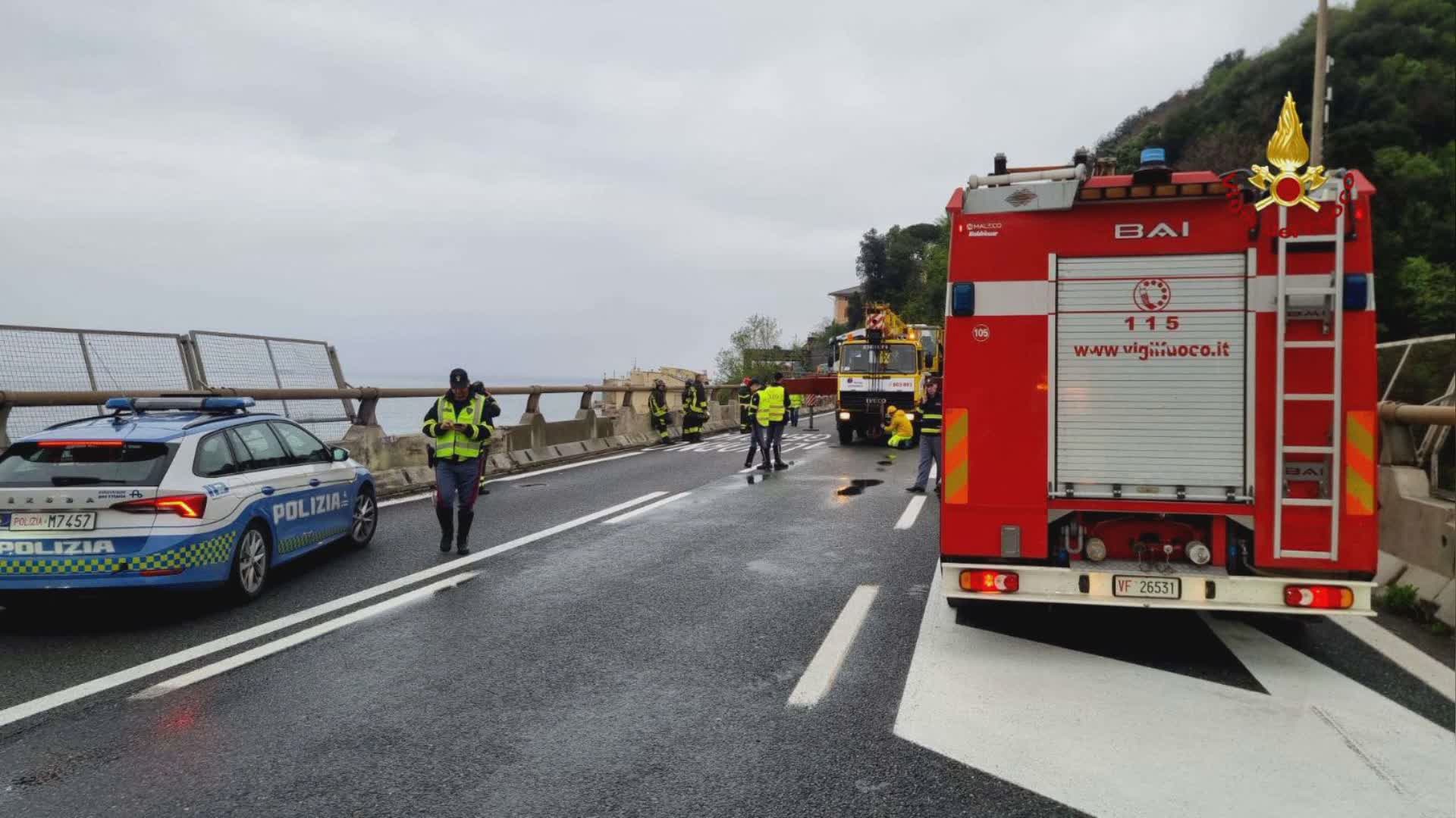 A10, Incidente tra due camion: traffico in tilt e code tra Varazze e Arenzano
