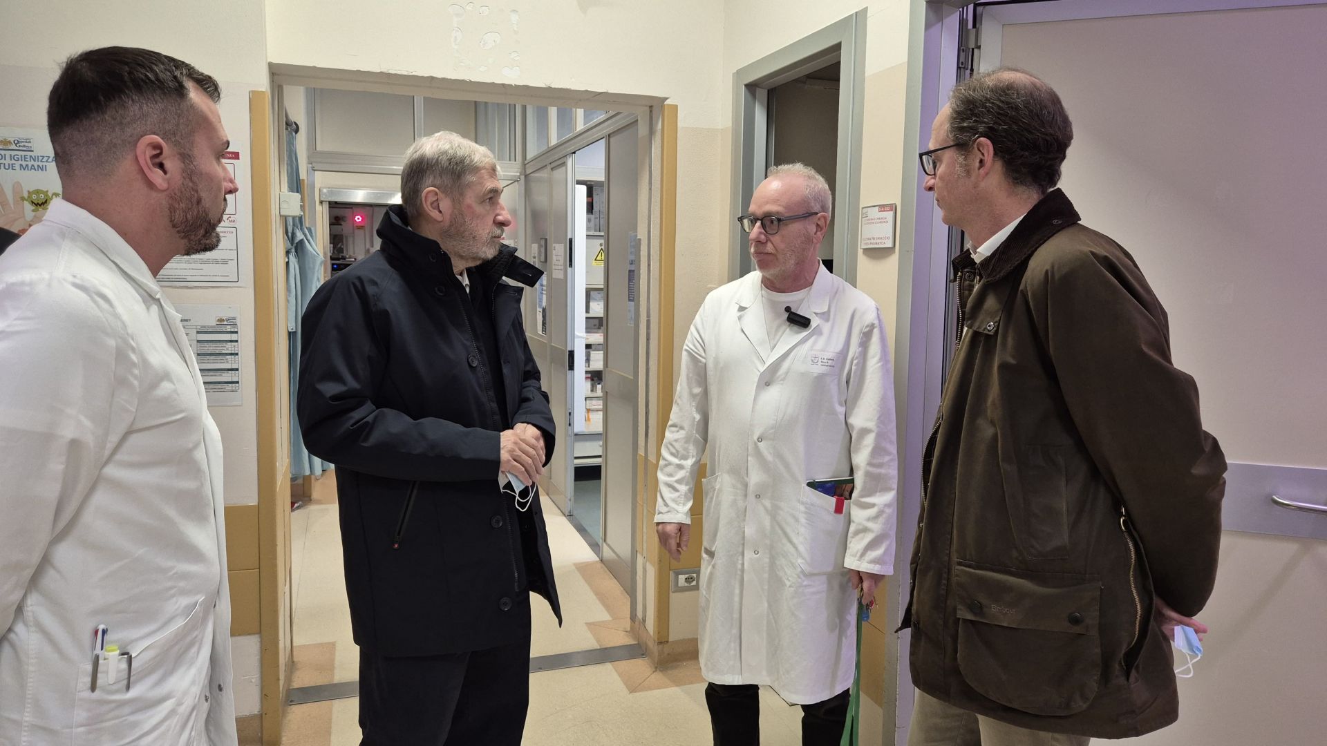 Genova: Bucci e Nicolò in visita ai Pronto Soccorso, gli auguri al personale sanitario