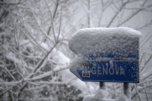 Allerta neve chiusa in Liguria, vento forte su costa e autostrade