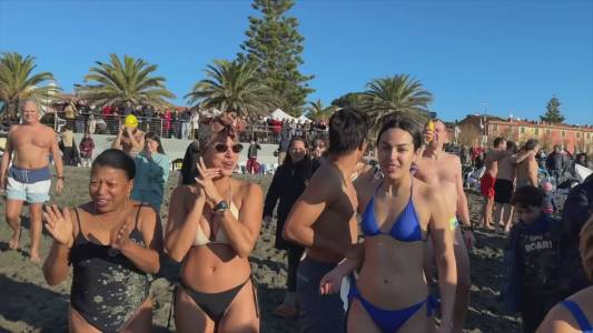 Liguria, dopo il maltempo ecco il sole: windsurf a Genova, cimenti a Riva Trigoso e Alassio