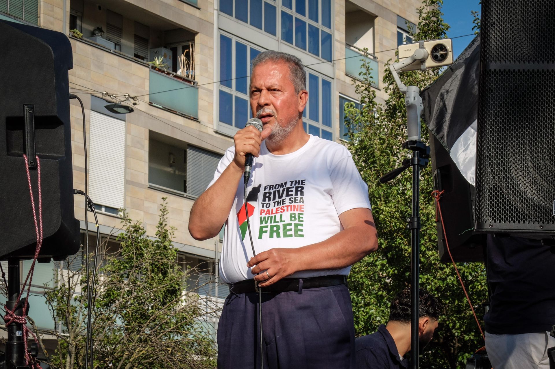 Finanziamenti per sette milioni di euro ad Hamas da tre società di beneficenza: nove arresti a Genova