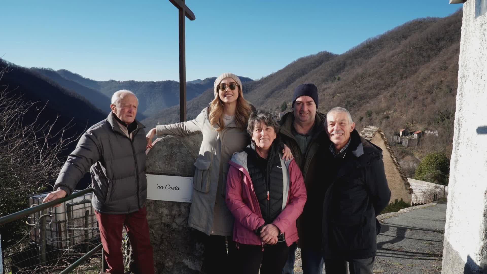 Pentema celebra trent'anni di presepe: la visita della sindaca di Genova Silvia Salis