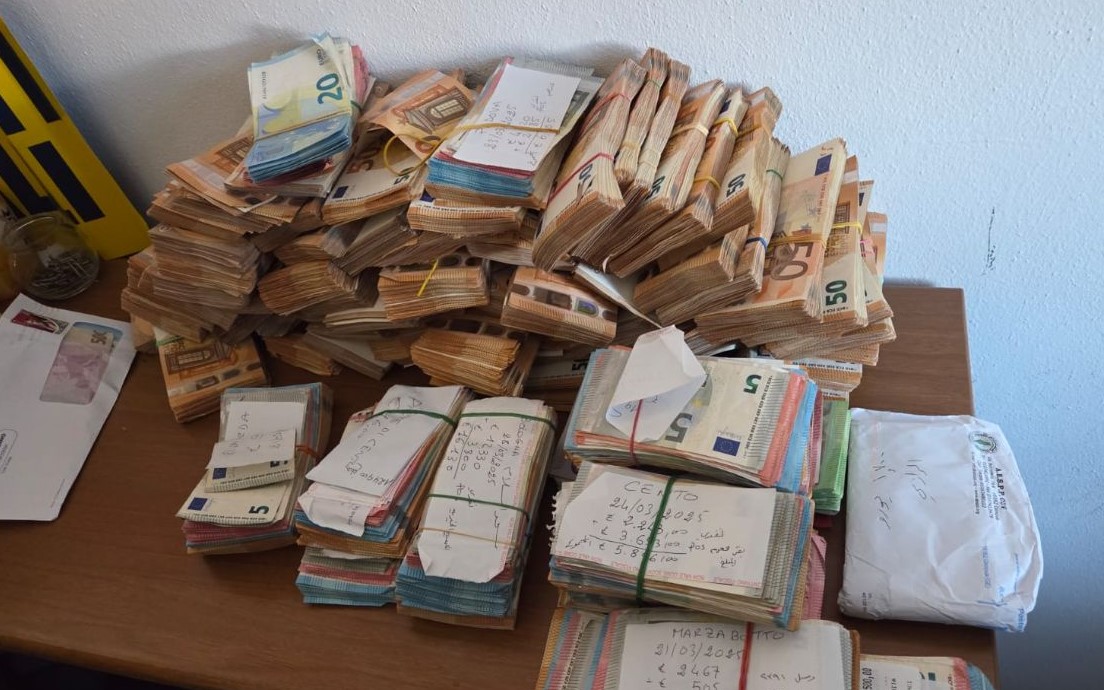 Fondi a Hamas: oltre 20 indagati, sequestrato un milione in contanti, tre computer 'murati' dietro una parete