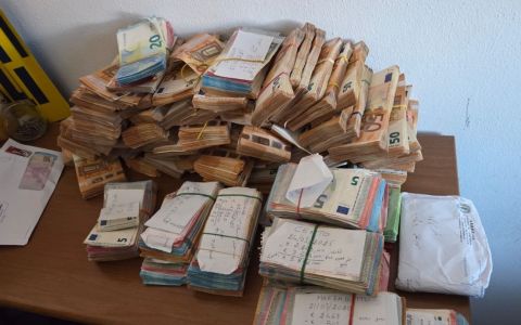 Fondi a Hamas: oltre 20 indagati, sequestrato un milione in contanti, tre computer 'murati' dietro una parete