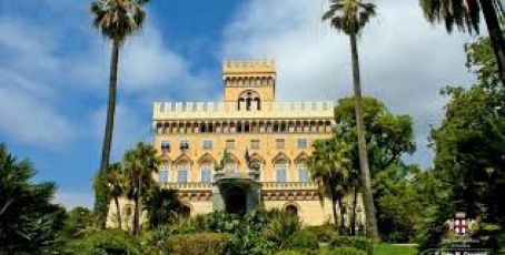 Arenzano: a fine dicembre è già tempo di primavera e in spiaggia si fa il bagno