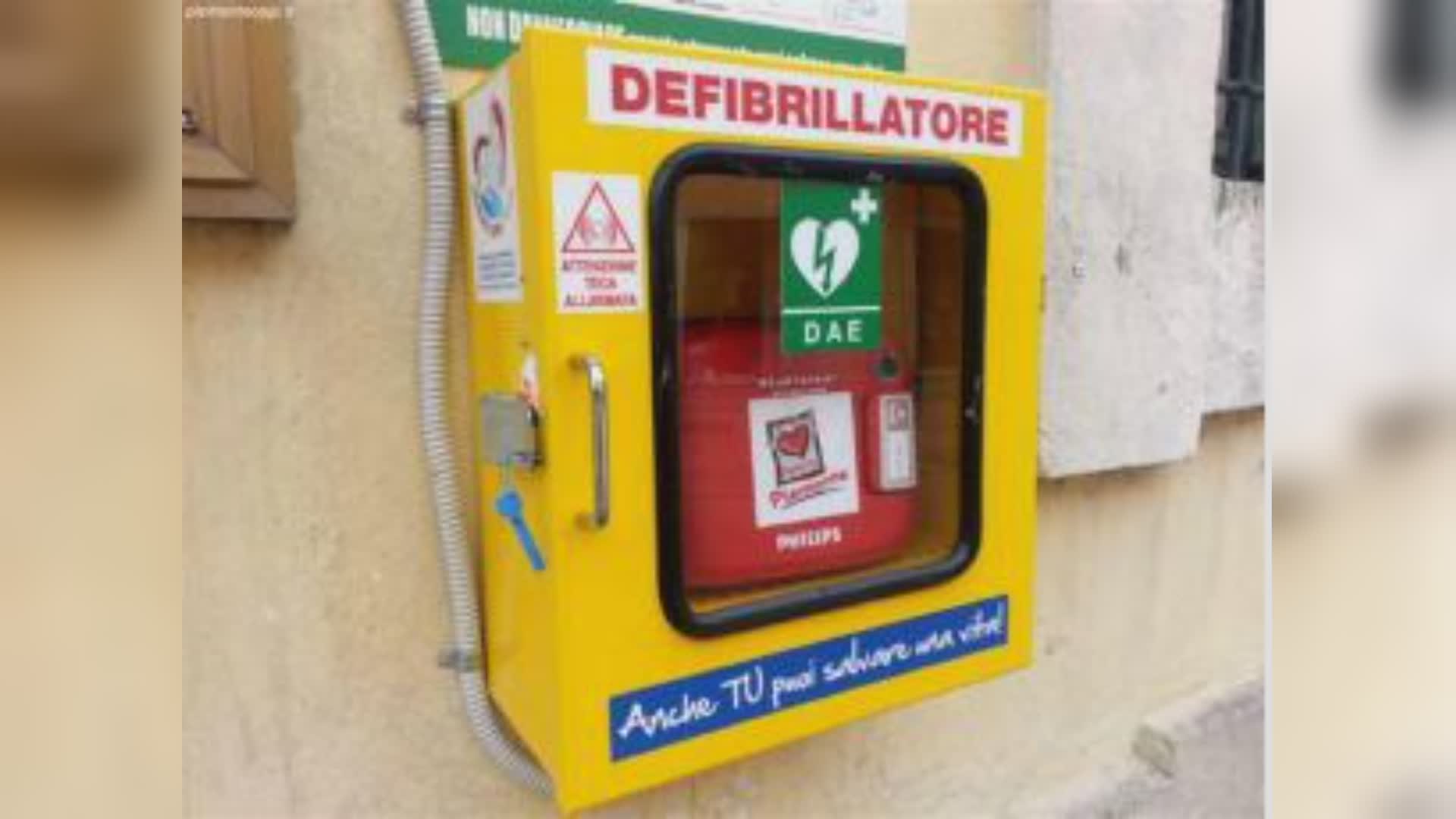Genova: turista serbo colpito da arresto cardiaco, salvato dalla polizia locale con il defibrillatore