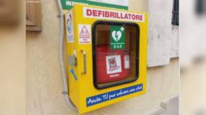 Genova: turista serbo colpito da arresto cardiaco, salvato dalla polizia locale con il defibrillatore
