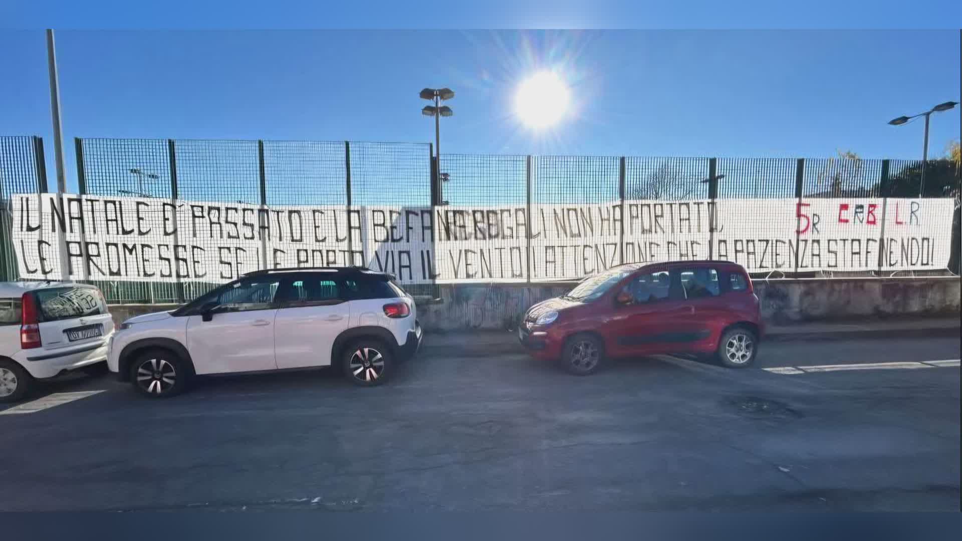 Genoa, striscione di contestazione a Pegli: "Attenzione che la pazienza sta finendo!"