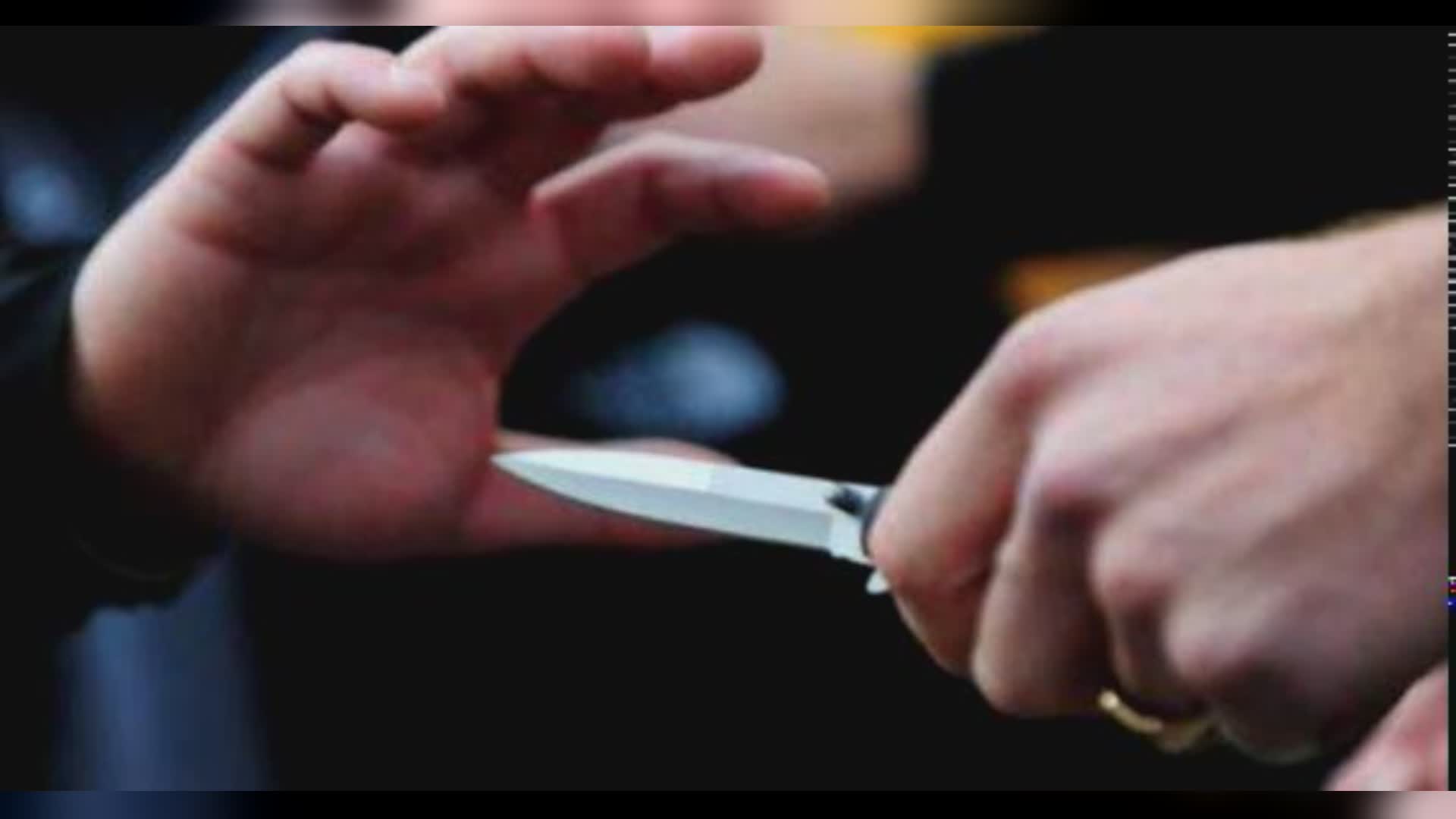 Genova, sfregiato con un coltello fuori da una discoteca: Arcigay denuncia un’aggressione omofoba