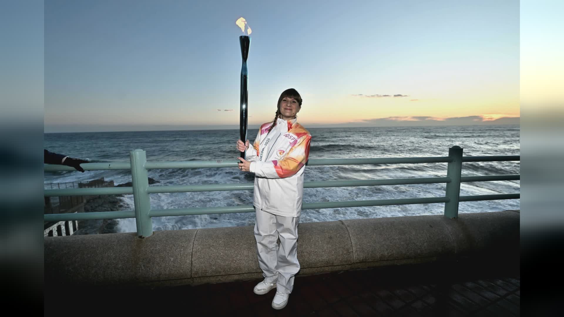 La fiamma olimpica a Genova, simbolo di unità, pace e investimento per il futuro dell'Italia