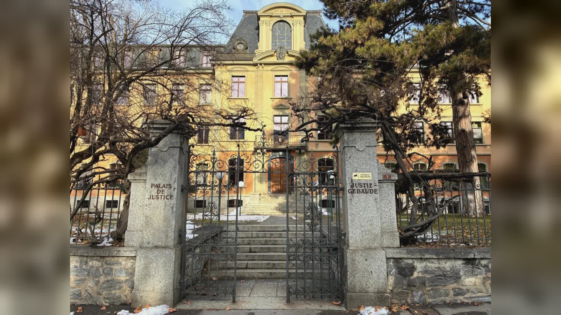 Crans-Montana, Moretti resta in cella: "Pericolo di fuga". Ipotesi rilascio su cauzione. Padre di una vittima: "Siamo in guerra"