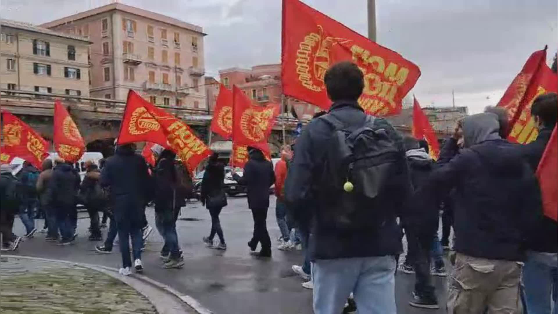 Genova, Mermec STE, sciopero e presidio davanti alla sede. Fiom: "Basta policy aziendali, i lavoratori vogliono accordi sindacali"