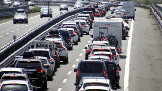 A26: incidente tra due camion, traffico bloccato verso Genova