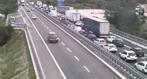 Sestri Levante: tre feriti gravi in incidente in autostrada