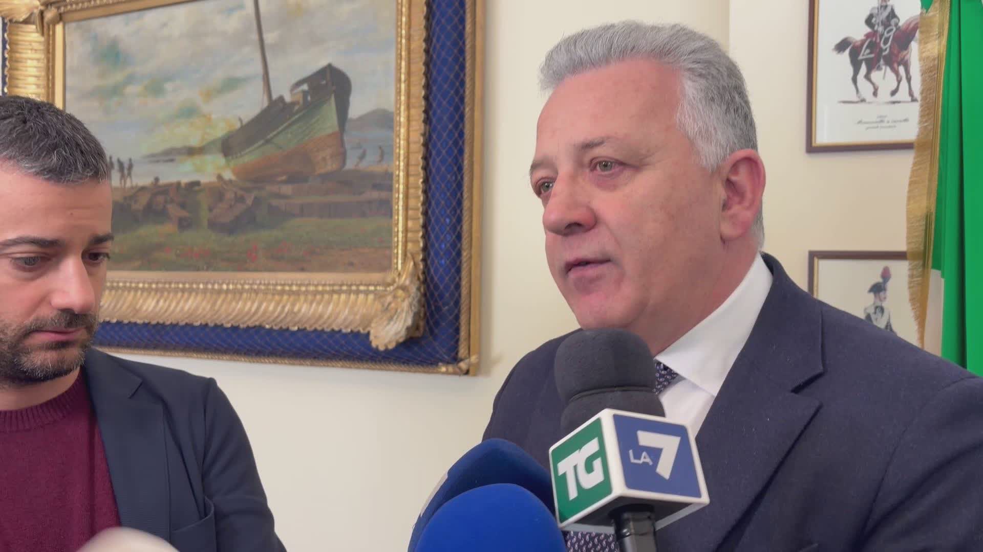 Sindaco Peracchini: "Certi gruppi usano i coltellini come fossero bicchieri d'acqua"